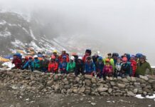 मनास्लु हिमालमा आरोहणका लागि रहेका पर्वतारोहीहरू