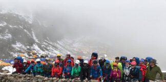 मनास्लु आरोहणका क्रममा सिंगापुरका ५० वर्षीय पर्वतारोहीको मृत्यु मनास्लु हिमालमा आरोहणका लागि रहेका पर्वतारोहीहरू