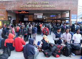मलेसियाको नयाँ भर्ती प्रणालीमा विवाद, नेपाली कामदारको रोजगारी प्रक्रिया प्रभावित मलेसियालगायत वैदेशिक रोजगारीका लागि त्रिभुवन अन्तर्राष्ट्रिय विमानस्थलमा रहेका नेपाली कामदार