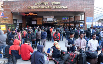 मलेसियालगायत वैदेशिक रोजगारीका लागि त्रिभुवन अन्तर्राष्ट्रिय विमानस्थलमा रहेका नेपाली कामदार