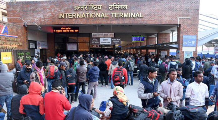 मलेसियाको नयाँ भर्ती प्रणालीमा विवाद, नेपाली कामदारको रोजगारी प्रक्रिया प्रभावित मलेसियालगायत वैदेशिक रोजगारीका लागि त्रिभुवन अन्तर्राष्ट्रिय विमानस्थलमा रहेका नेपाली कामदार