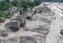 जलवायु परिवर्तनले रसुवाको हिमाली विपद्को जोखिम बढाएको वैज्ञानिक अध्ययन रसुवामा बाढीपछि माटो र मलबेले ढाकिएको बस्ती
