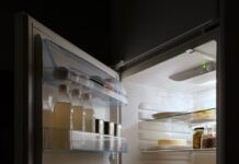 फ्रिजमा सुरक्षित रूपमा राखिएका खाद्य पदार्थको प्रतिनिधि तस्बिर