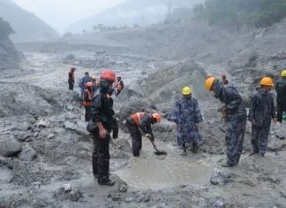 नौ दिन सुरुङमा बिताएका सञ्जय साह घर फर्किए, गाउँमा भावुक स्वागत त्रिशूली–३ए जलविद्युत् क्षेत्रमा उद्धार तथा खोजी कार्य गर्दै सुरक्षाकर्मी