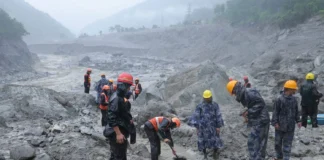 अप्पर त्रिशूली–१ सुरुङबाट थप १८ शव निकालियो, पहिचान हुन बाँकी त्रिशूली क्षेत्रमा बाढीपछि जलविद्युत् आयोजना नजिक खोज तथा उद्धारमा खटिएका सुरक्षाकर्मी