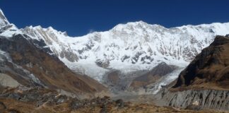 अन्नपूर्ण आधार शिविरबाट हिमालको दृश्य