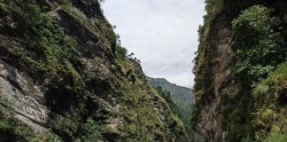 बेनी–जोमसोम राजमार्गको पहाडी दृश्य