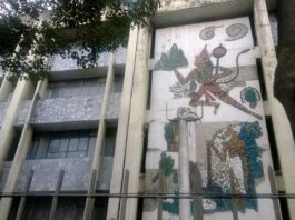 काठमाडौंस्थित वीर अस्पतालको भवनको बाहिरी दृश्य
