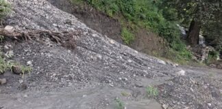 हुम्लाको सडकमा पहिरोपछि अवरुद्ध भएको मार्ग
