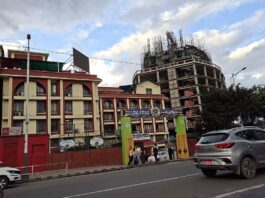 नेपाल विद्युत् प्राधिकरणलाई तीन कम्पनीमा विभाजन गर्ने तयारी अन्तिम चरणमा काठमाडौंस्थित नेपाल विद्युत् प्राधिकरणको केन्द्रीय कार्यालयको वास्तविक तस्बिर