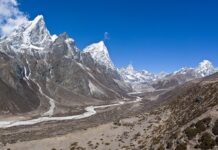 हिमाली संकटसँग जुध्न नेपालका चार प्रस्तावलाई ५३ देशको समर्थन नेपालको खुम्बु क्षेत्रमा हिमाल र हिमाली उपत्यकाको दृश्य