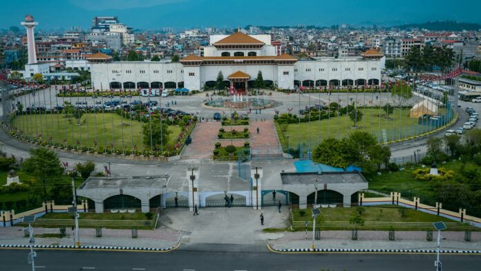 नेपालको संसद् भवन — मतदान प्रणालीसम्बन्धी समाचारको प्रतिनिधिमूलक तस्बिर नेपालको संसद् भवनको बाहिरी दृश्य; मतदान प्रणालीसम्बन्धी समाचारको प्रतिनिधिमूलक तस्बिर