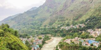 देशका विभिन्न क्षेत्रमा भारी वर्षा र नदीको सतह बढ्ने जोखिम, सतर्क रहन आग्रह नेपालको नदी र पहाडी भूभागको प्रतिनिधिमूलक तस्बिर