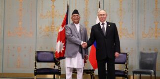 नेपाल–रुस द्विपक्षीय परामर्शको तेस्रो बैठक काठमाडौंमा नेपालका प्रधानमन्त्री र रुसी राष्ट्रपतिबीचको भेटमा नेपाल र रुसका झण्डा