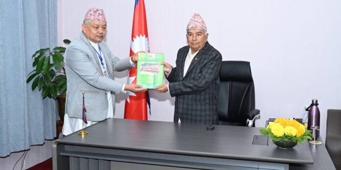 थारू आयोगको वार्षिक प्रतिवेदन बुझाउने कार्यक्रमको प्रतिनिधि तस्बिर