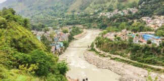 अर्को सातादेखि केही ठाउँमा वर्षा हुन सक्ने, हल्लाका भरमा नआत्तिन मौसम विभागको आग्रह नेपालको नदी र पहाडी बस्तीको प्रतिनिधिमूलक दृश्य; बाढी प्रभावित क्षेत्रको प्रत्यक्ष तस्बिर होइन