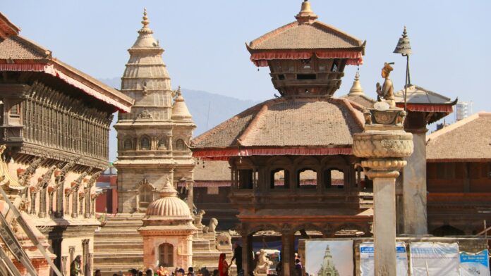 भक्तपुर दरबार क्षेत्रको परम्परागत मन्दिर वास्तुकला; राष्ट्रपति नवदुर्गा मन्दिर गएको घटनाको प्रत्यक्ष तस्बिर होइन