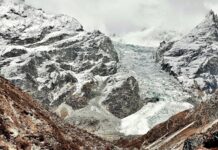 नेपालले COP31 मा उठाउने चार प्राथमिकता सार्वजनिक, हिमाली एजेन्डा र जलवायु न्यायमा जोड हिउँले ढाकिएका हिमाली चुचुरा र बादलको प्रतिनिधिमूलक दृश्य; यो हालको मौसम घटना वा वास्तविक ट्रेकिङ टोलीको तस्बिर होइन